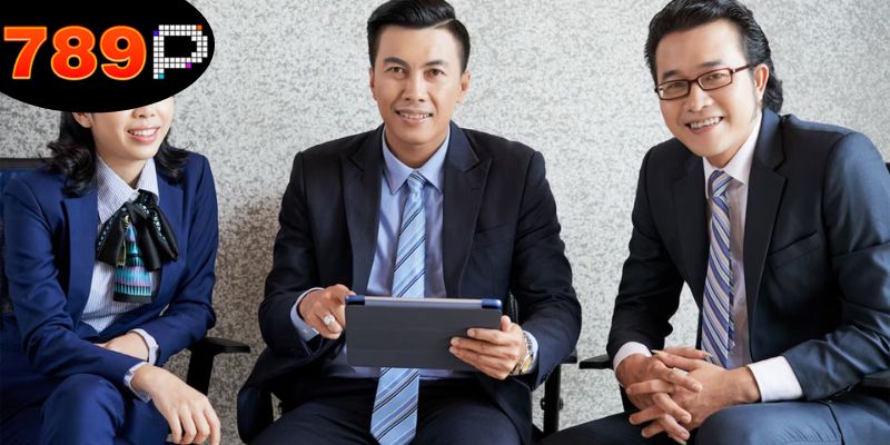 Ban lãnh đạo của 789P đa dạng chuyên môn.